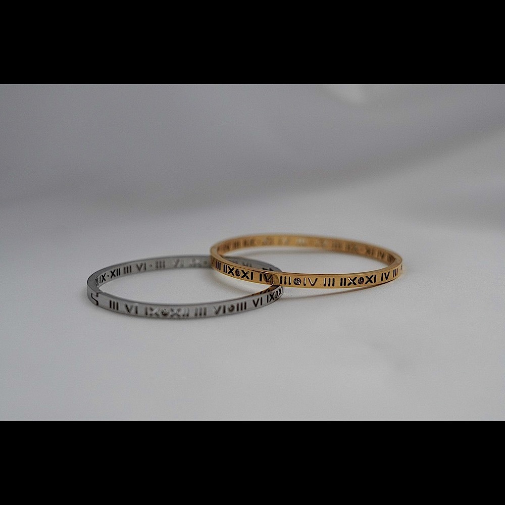 Bracelet with Roman Numbers (Gold)